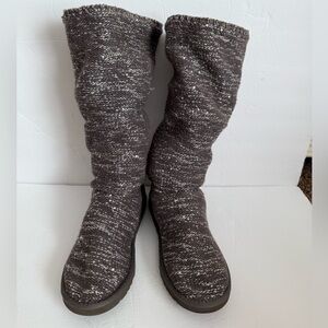 UGG Australia Gray & White Heathered Tall Sweater Knit Boots w/ Buttons size 9‎